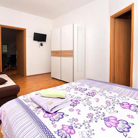 Apartments Barbara With Pool Brseč Εξωτερικό φωτογραφία