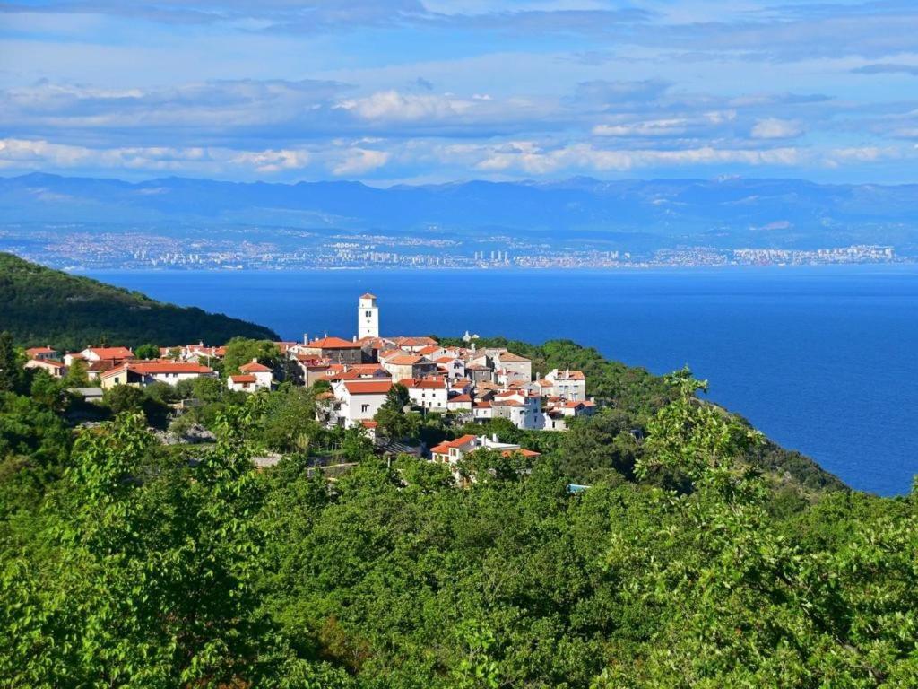 Apartments Barbara With Pool Brseč Δωμάτιο φωτογραφία