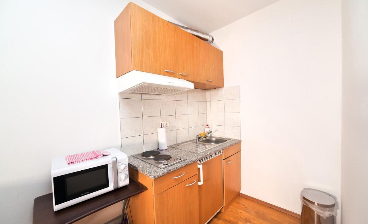Apartments Barbara With Pool Brseč Εξωτερικό φωτογραφία