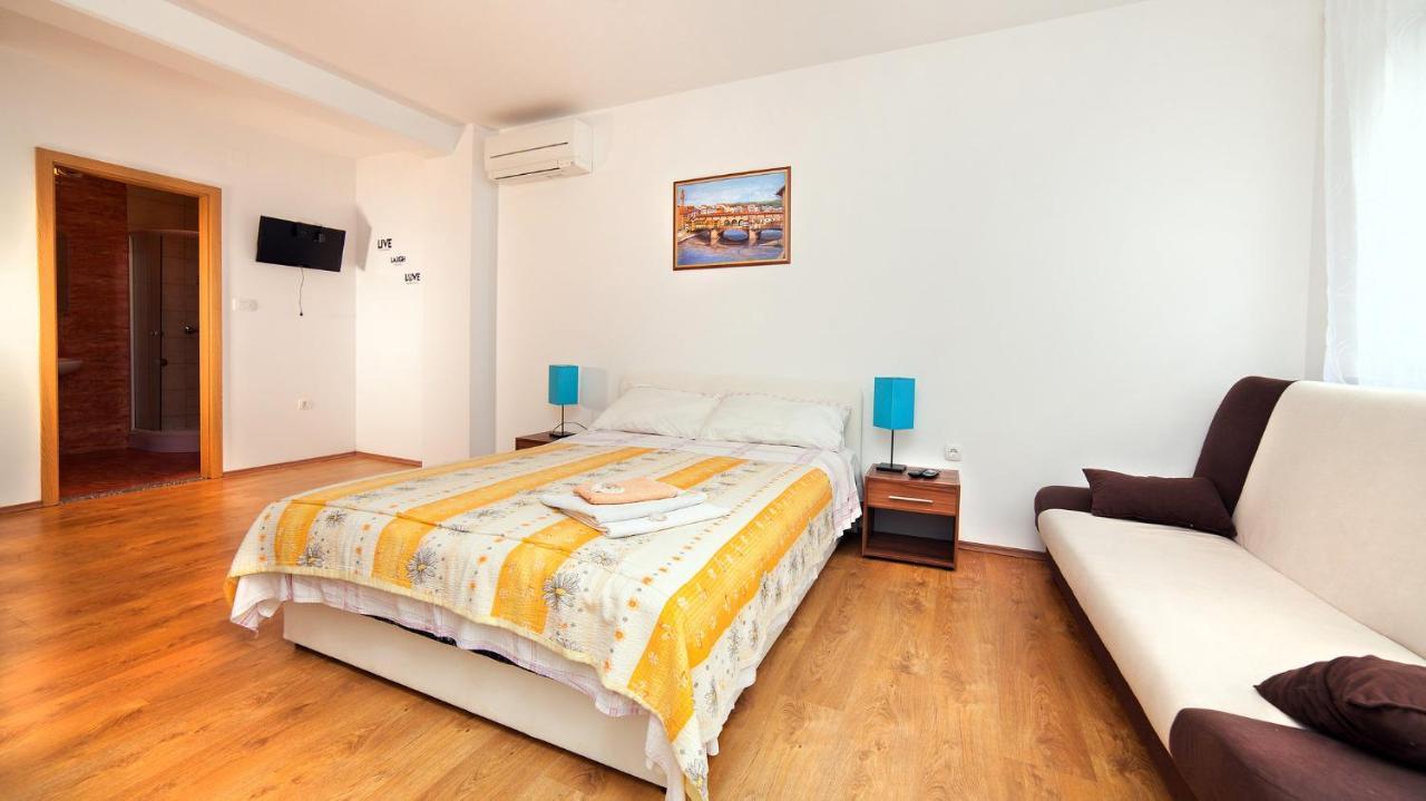 Apartments Barbara With Pool Brseč Εξωτερικό φωτογραφία