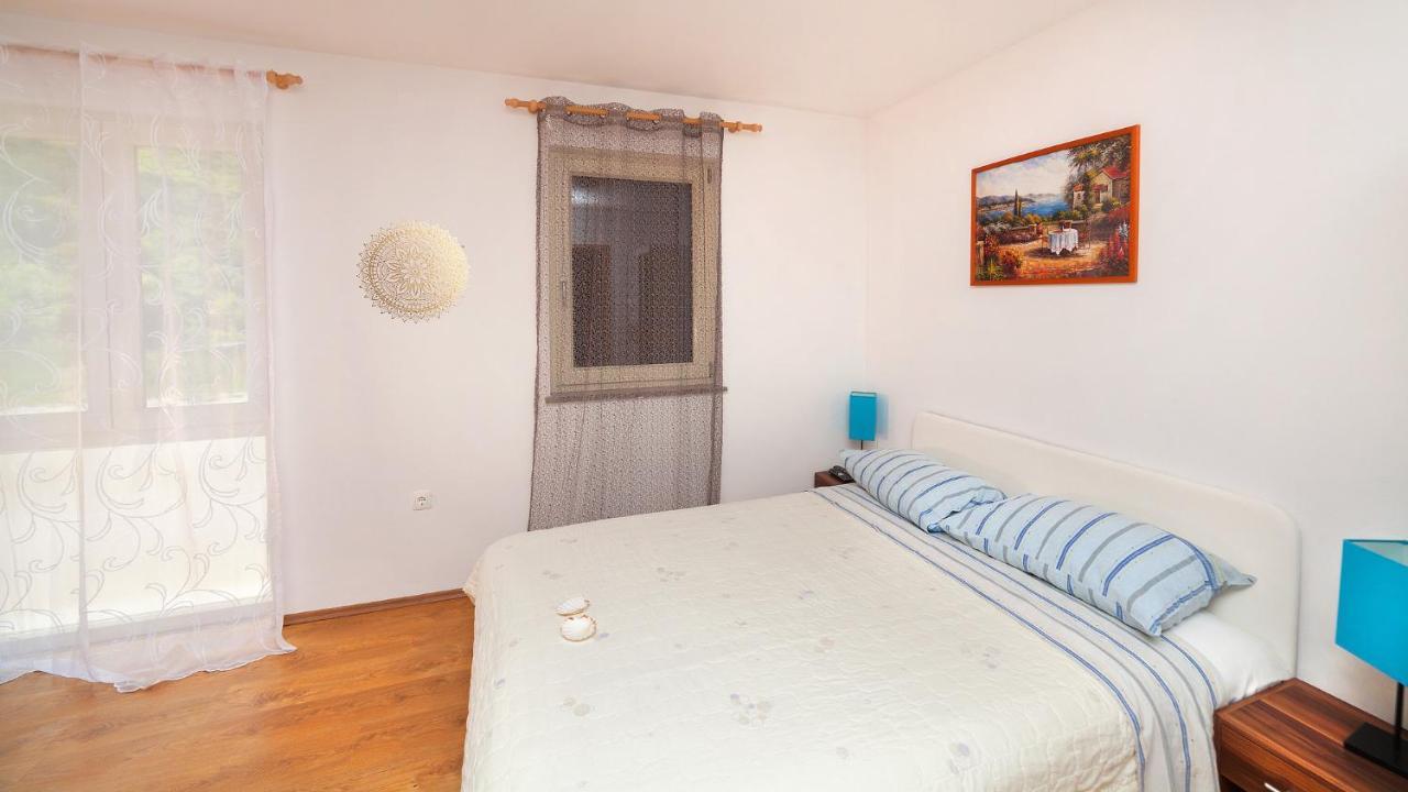 Apartments Barbara With Pool Brseč Εξωτερικό φωτογραφία