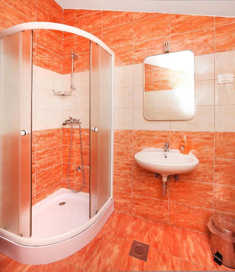 Apartments Barbara With Pool Brseč Εξωτερικό φωτογραφία