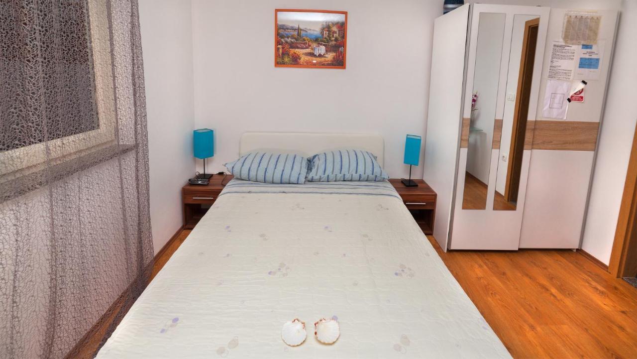 Apartments Barbara With Pool Brseč Εξωτερικό φωτογραφία