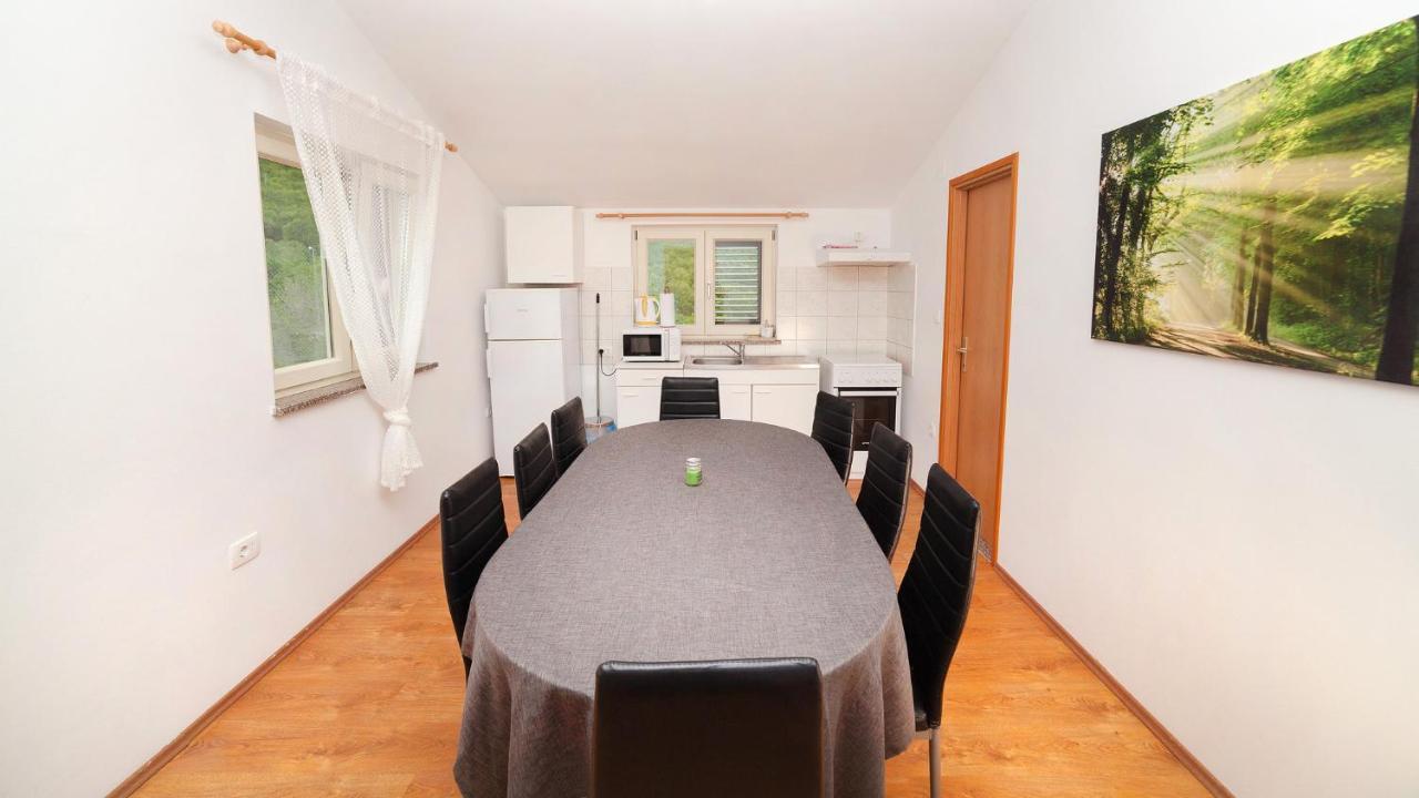 Apartments Barbara With Pool Brseč Εξωτερικό φωτογραφία