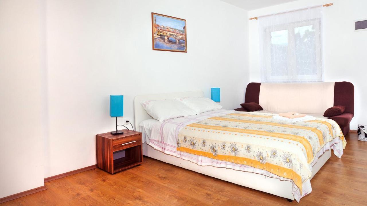 Apartments Barbara With Pool Brseč Εξωτερικό φωτογραφία