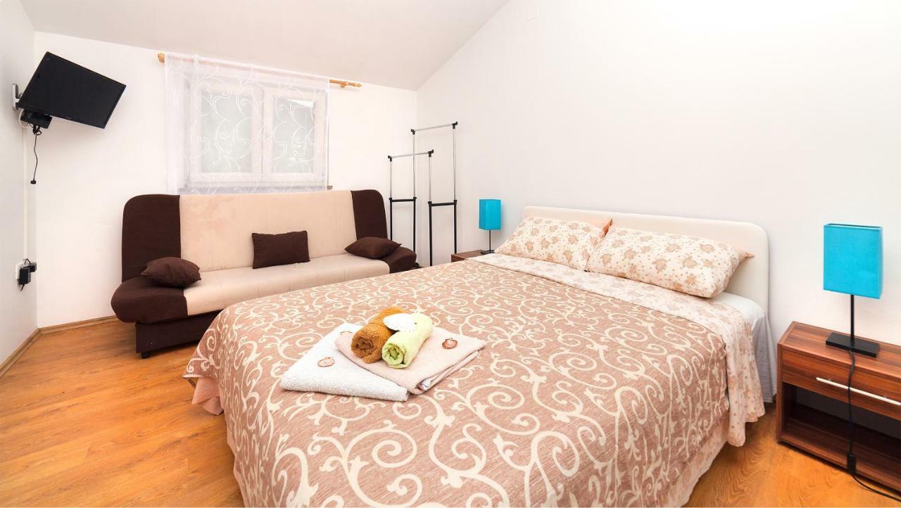 Apartments Barbara With Pool Brseč Εξωτερικό φωτογραφία